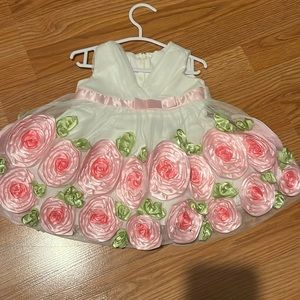 Perfect Easter dress 6-9 months.  For a stunning sweet baby girl on 🐣 morning